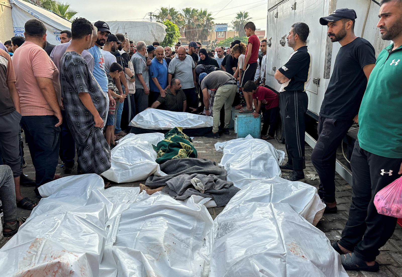 Funeral a l'hospital d'Al-Aqsa pels morts en els últims bombardejos als campaments del centre de Gaza
