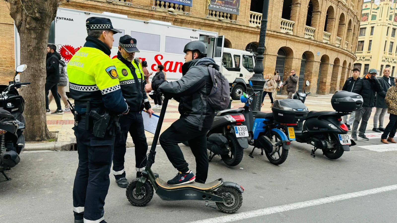 Campanya de control de bicicletes i patinets a València