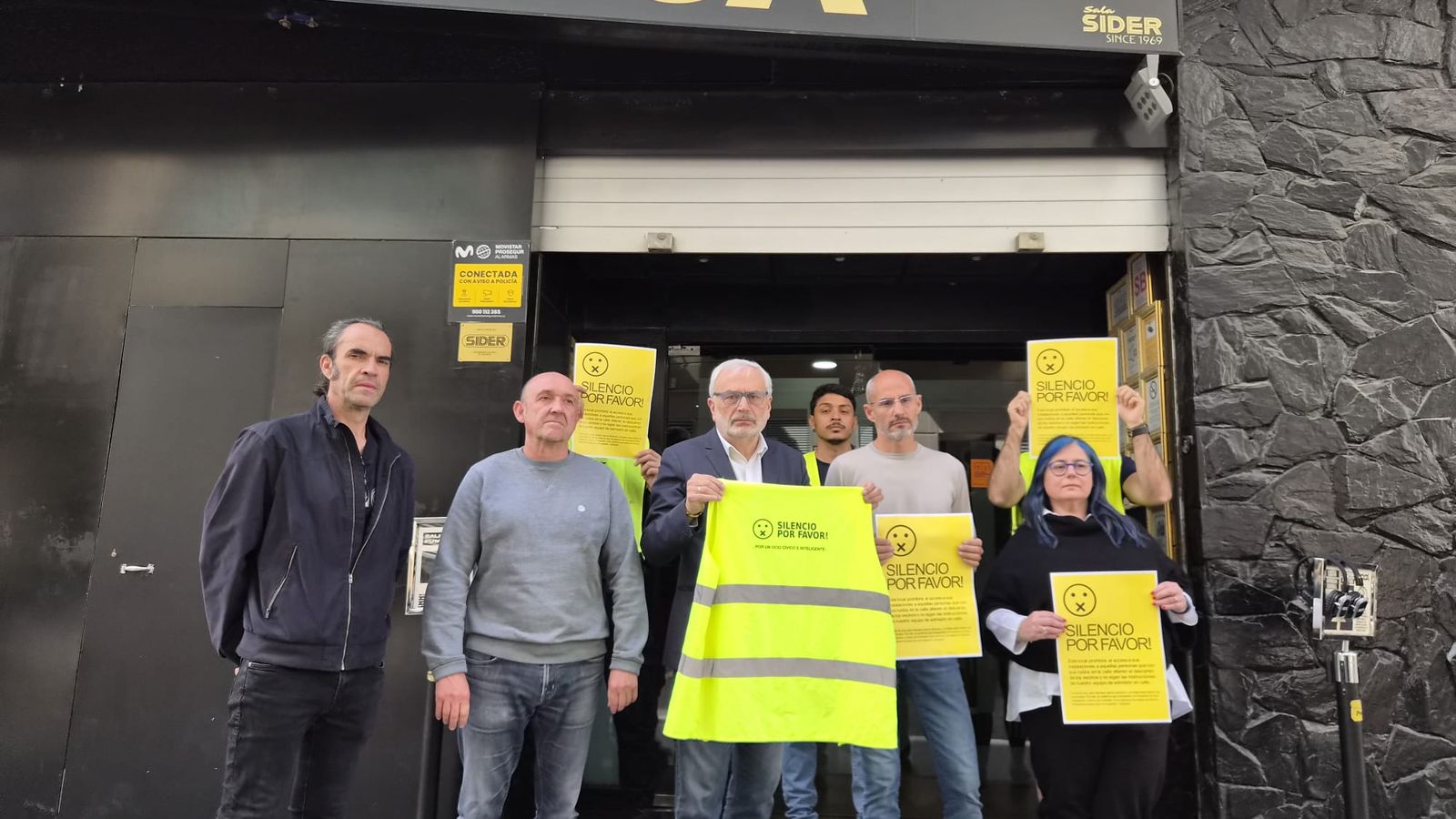 Hotelers i discoteques veuen en la ZAS de Russafa una “cortina de fum” per a tapar la crisi dels festivals