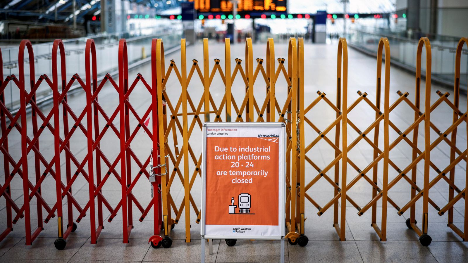 Una estació ferroviària de Londres tancada per la vaga