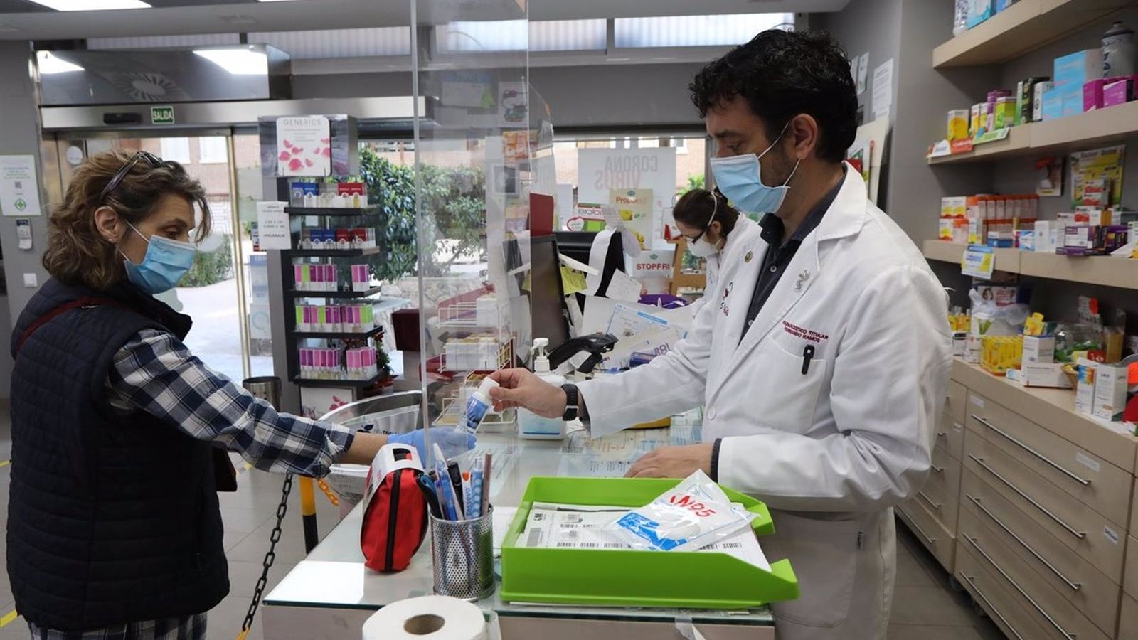 Interior d'una farmàcia en un imatge d'arxiu