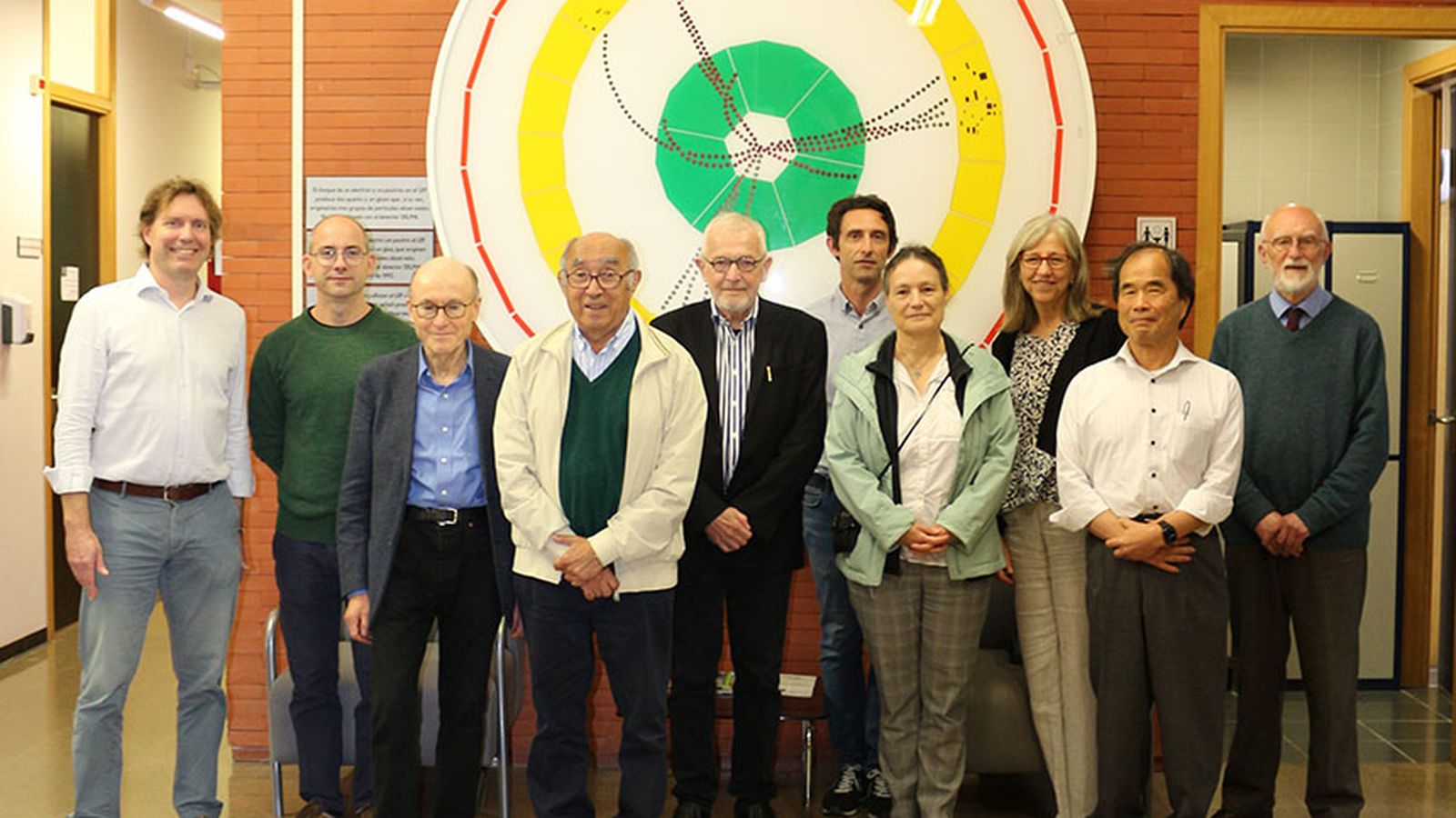Francis Halzen, en el centre de la imatge, durant una reunió del Comité Científic Assesor de l'IFIC