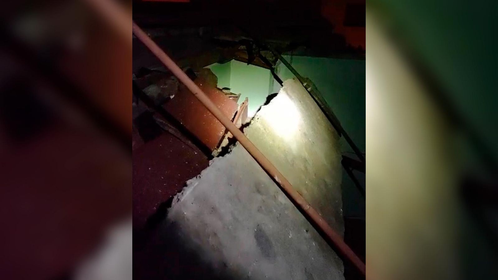 Sostre que ha caigut en un habitatge del carrer de Sant Blai de Vila-real Sostre que ha caigut en un habitatge del carrer Sant Blai de Vila-real