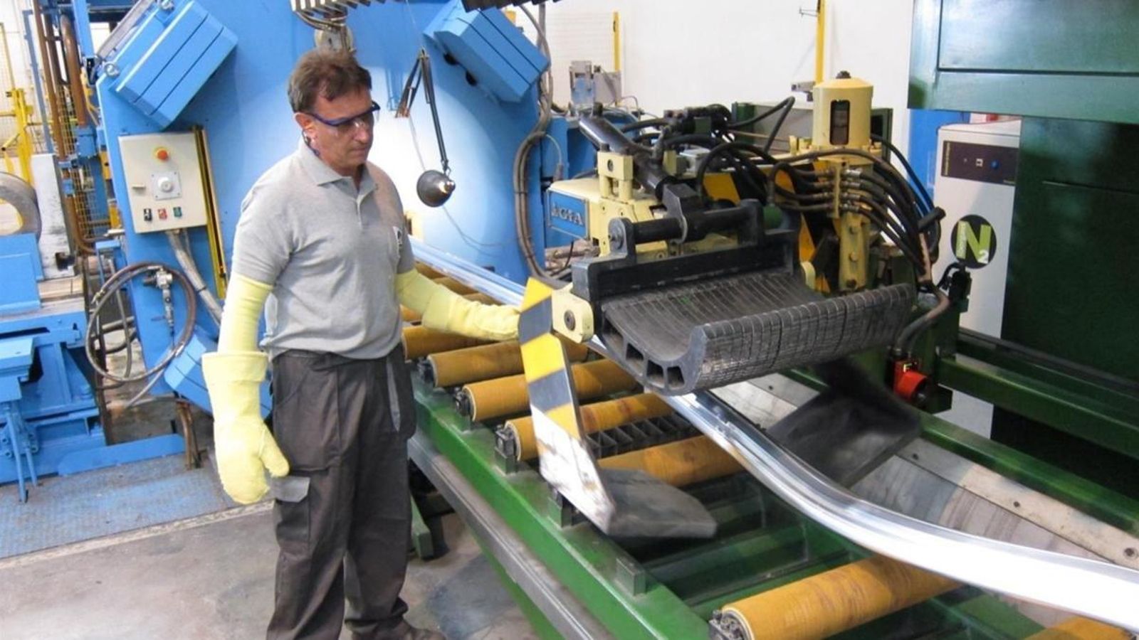 Imatge d'arxiu d'un treballador del sector industrial