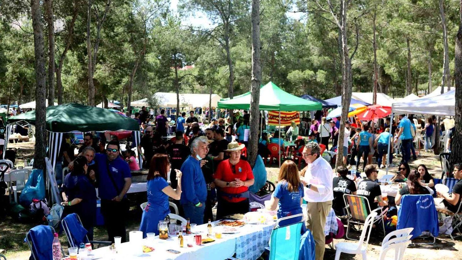 Penyistes menjant la mona a Benidorm (Marina Baixa)