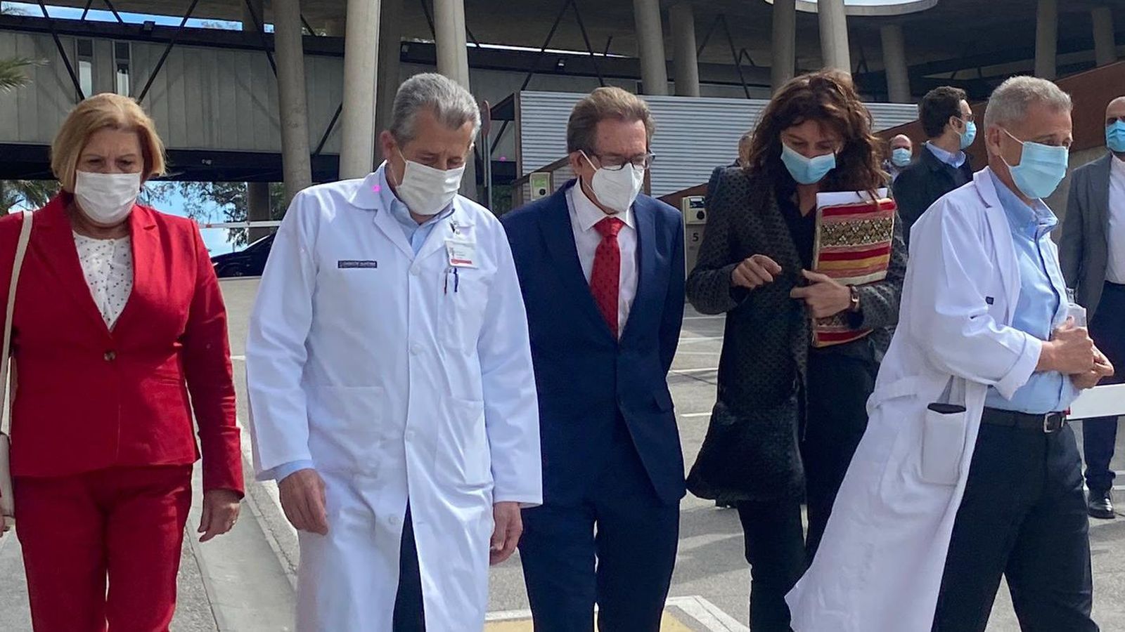 El conseller Miguel Mínguez (centre) durant una visita a Elx aquest dimarts