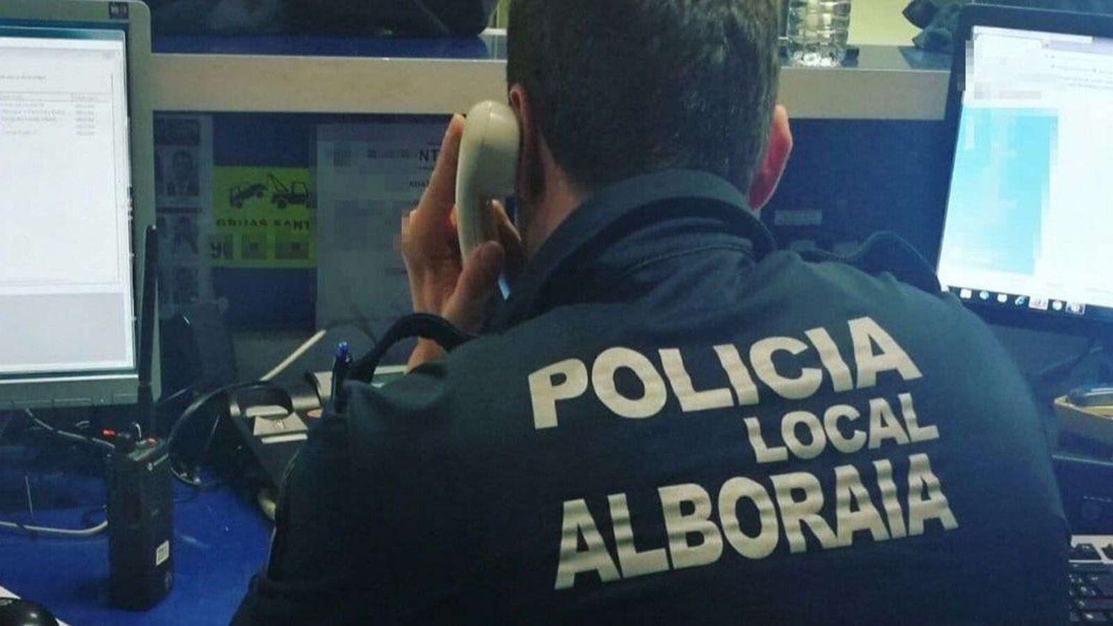 Agent de la policia local d'Alboraia en una foto d'arxiu Els agents d'Alboraia van rebre el valuós anell, que s'havia trobat una vianant en un cèntric carrer del municipi