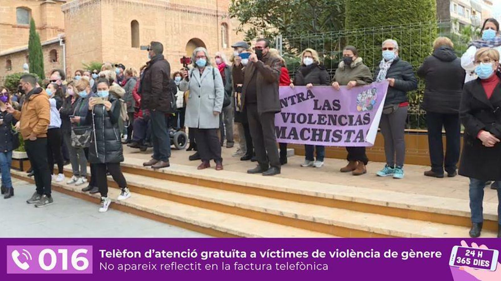 Concentració en protesta per l'assassinat de la dona a Torrevella