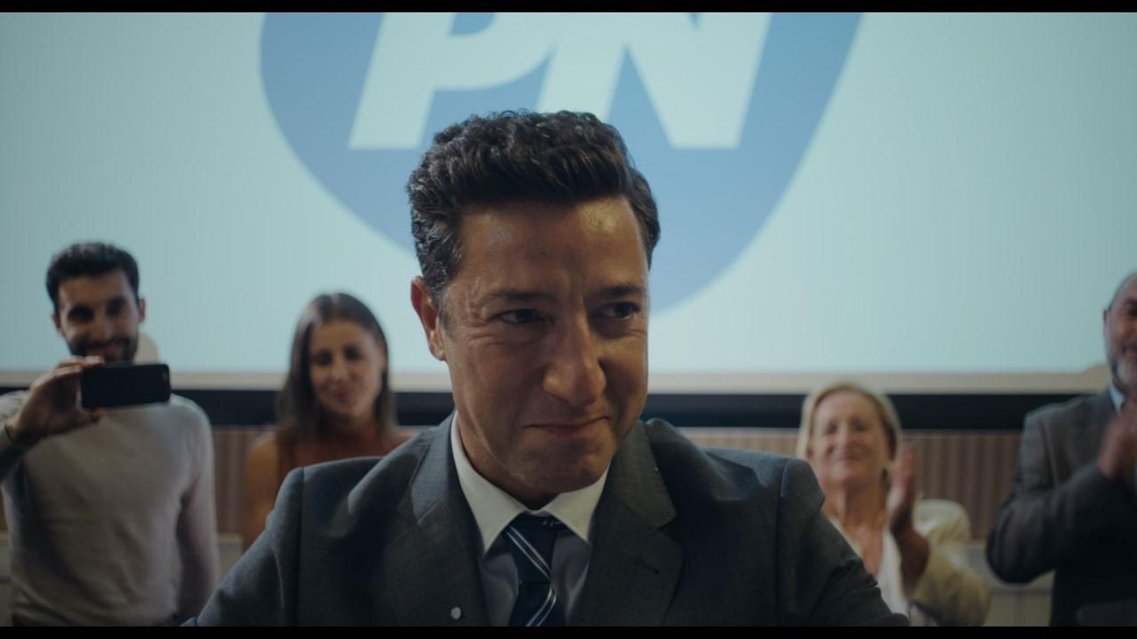 L’èxit literari de Guillem Frontera, ara convertit en sèrie de ficció, és una sèrie d’IB3 en què també col·labora TV3 i Filmin