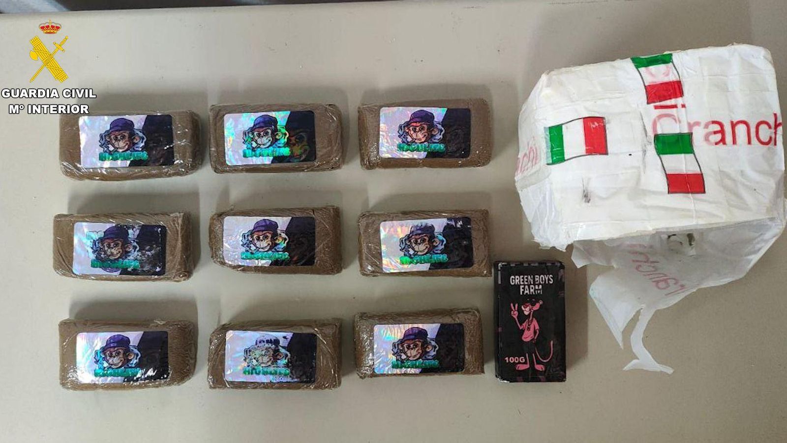 Els paquets de haixix incautats als arrestats a Torrevella