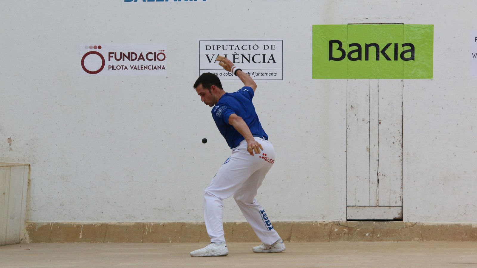 Pere juga una pilota des del rest.