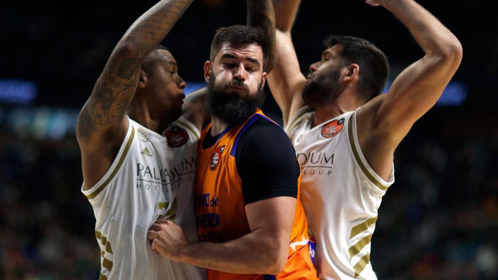 Dubljevic, bloquejat per Thompkins i Reyes