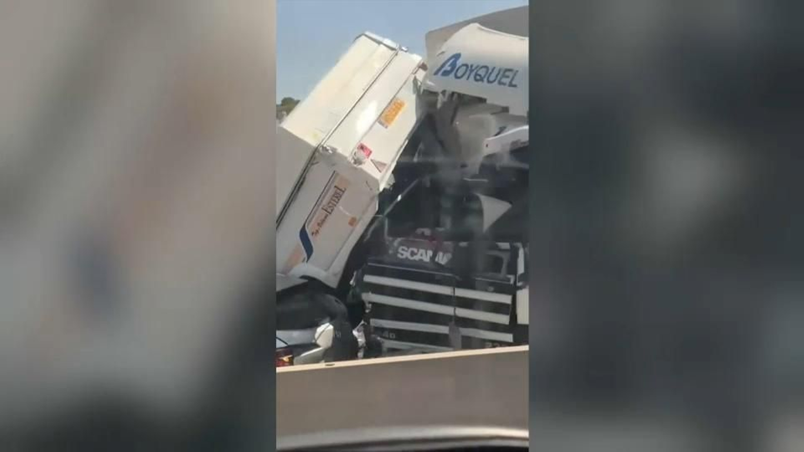Almenys deu vehicles implicats en un accident múltiple a l'A-7 a l'altura de Godella