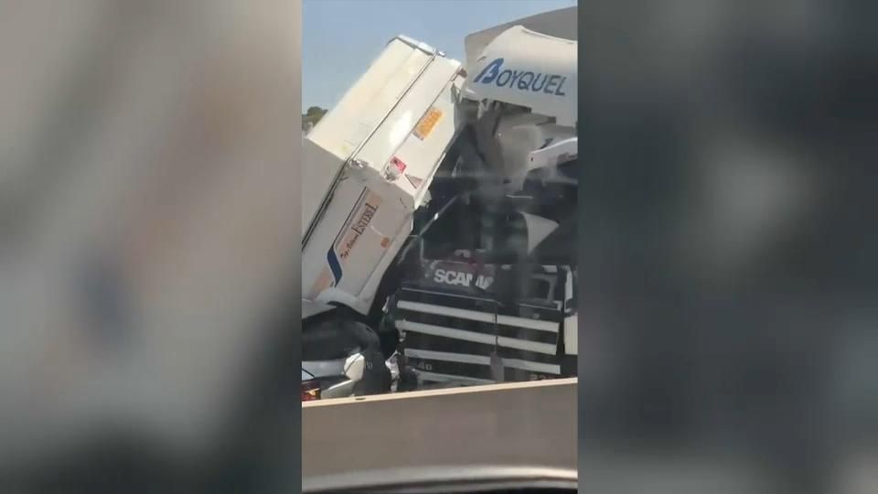 Almenys deu vehicles implicats en un accident múltiple a l'A-7 a l'altura de Godella