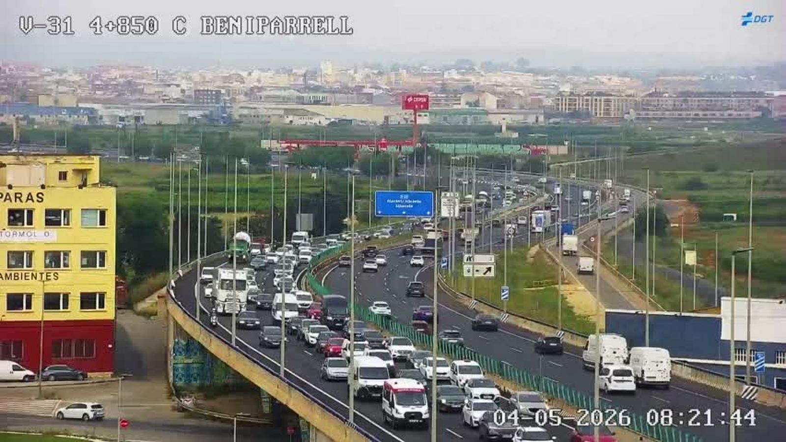 Trànsit dens d'entrada a València per la pista de Silla, este dilluns