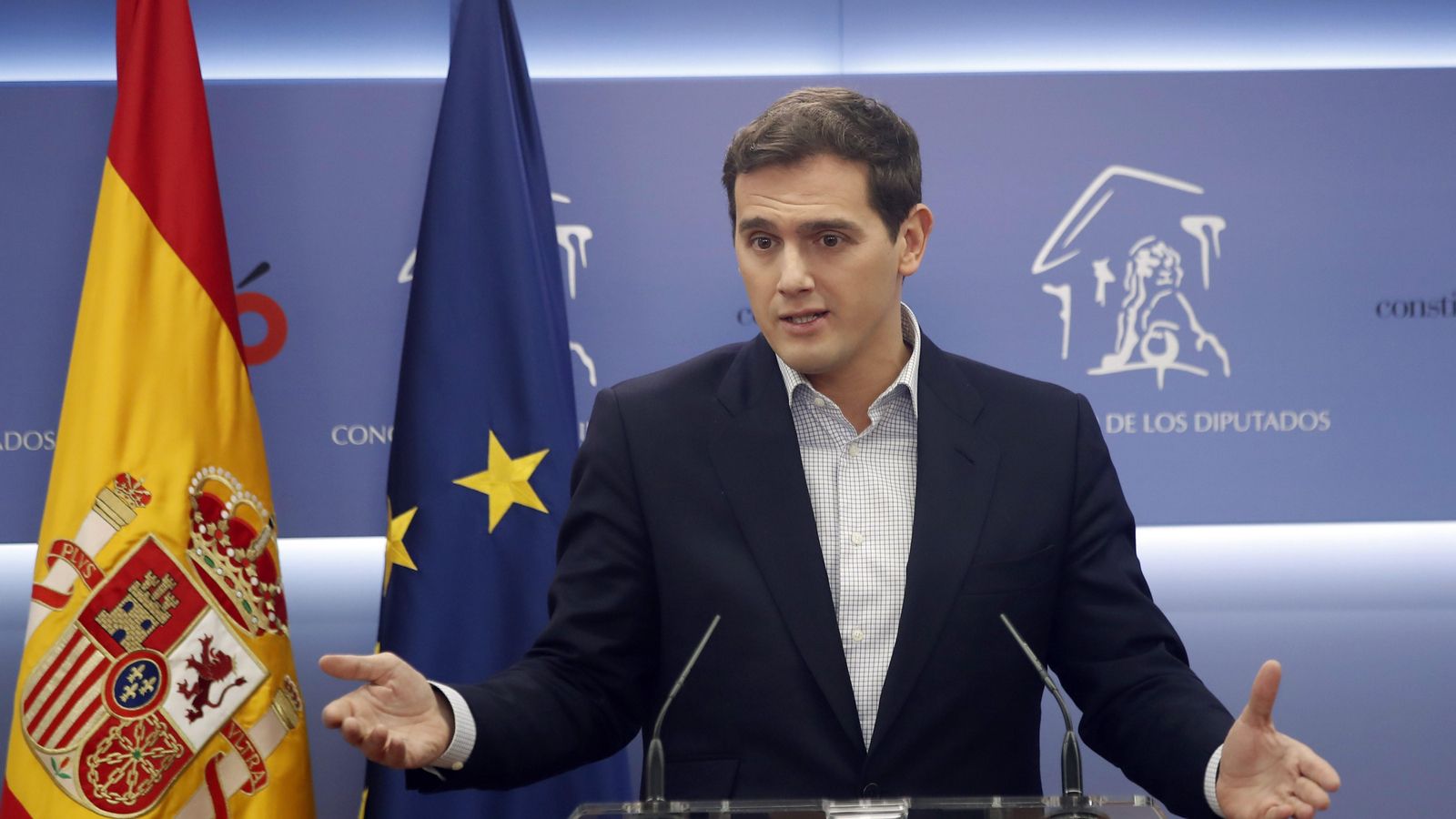 Rivera i Casado acusen Sánchez de traïció