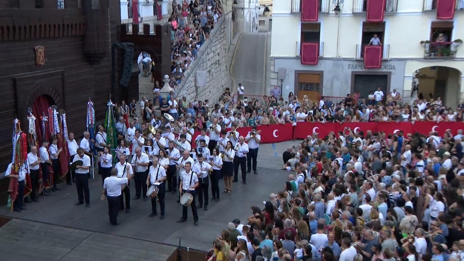 25 agrupacions musicals de tota la Comunitat Valenciana es reunixen per a interpretar la marxa mora del mestre José María Ferrero