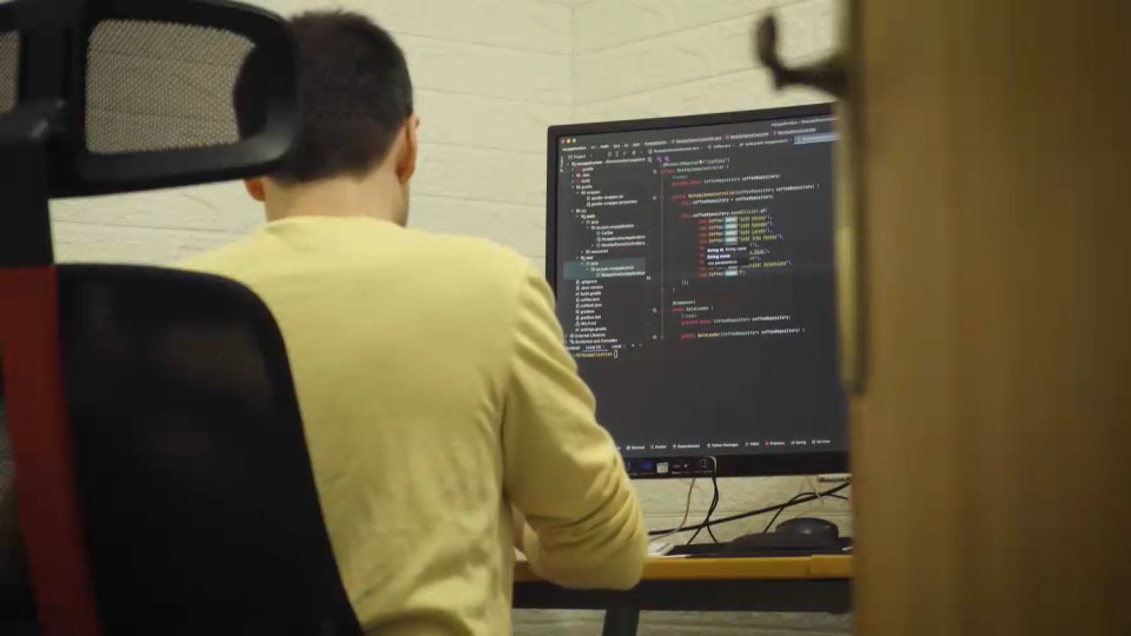 Juan Romero teletreballa com a desarrollador web desde Pinet