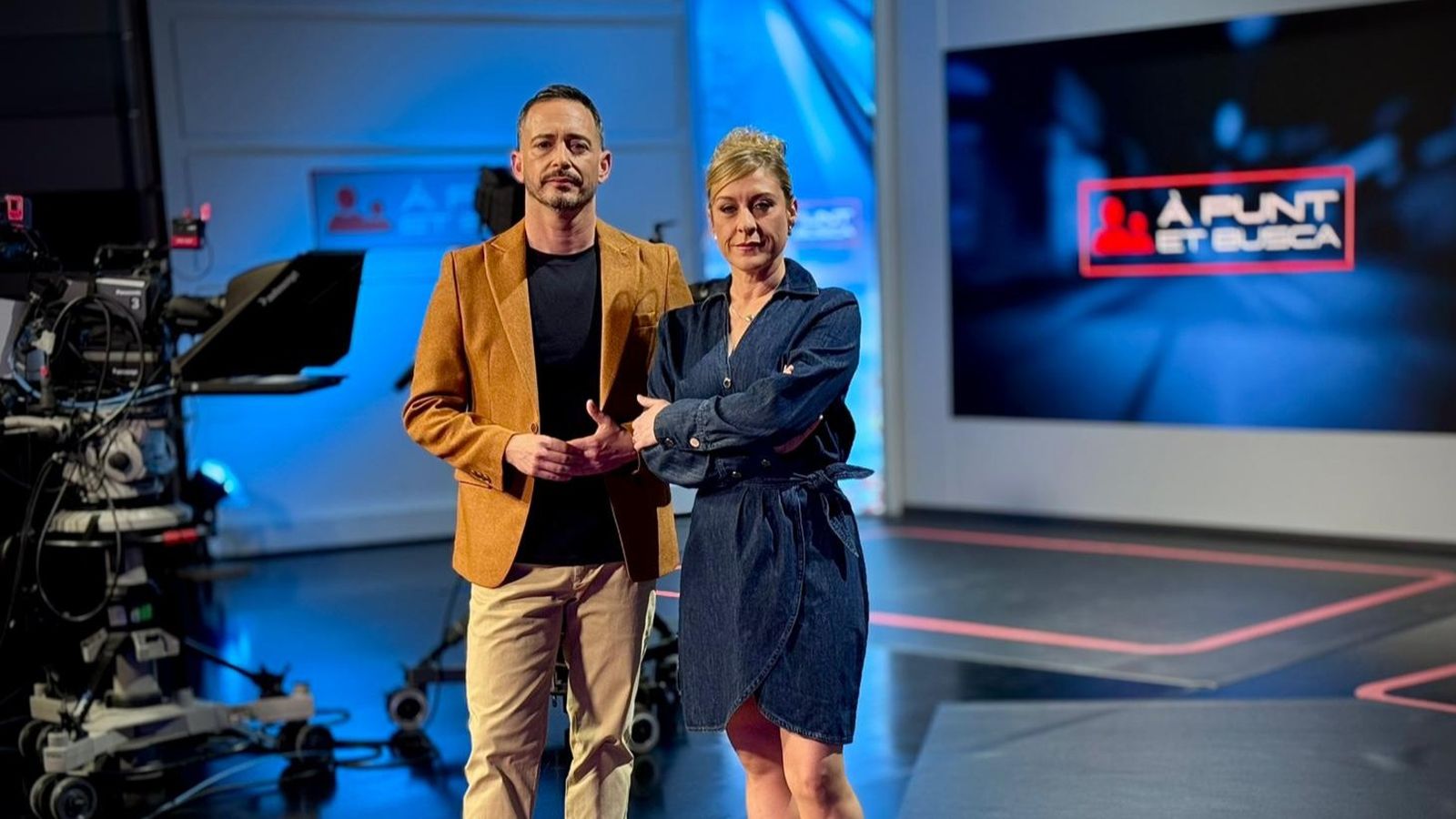 Juan Nieto i Mireia Llinares conduïxen el programa que servix de plataforma per a mantindre viva la recerca de persones desaparegudes a la Comunitat Valenciana