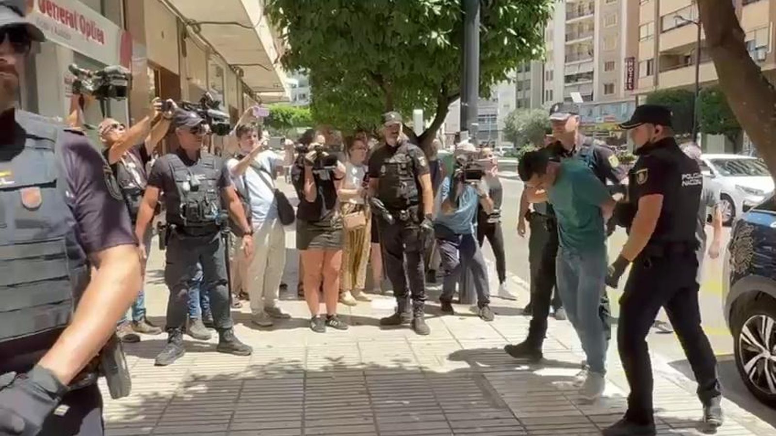 Presó sense fiança per a l’acusat de matar la dona i el fill a Algemesí