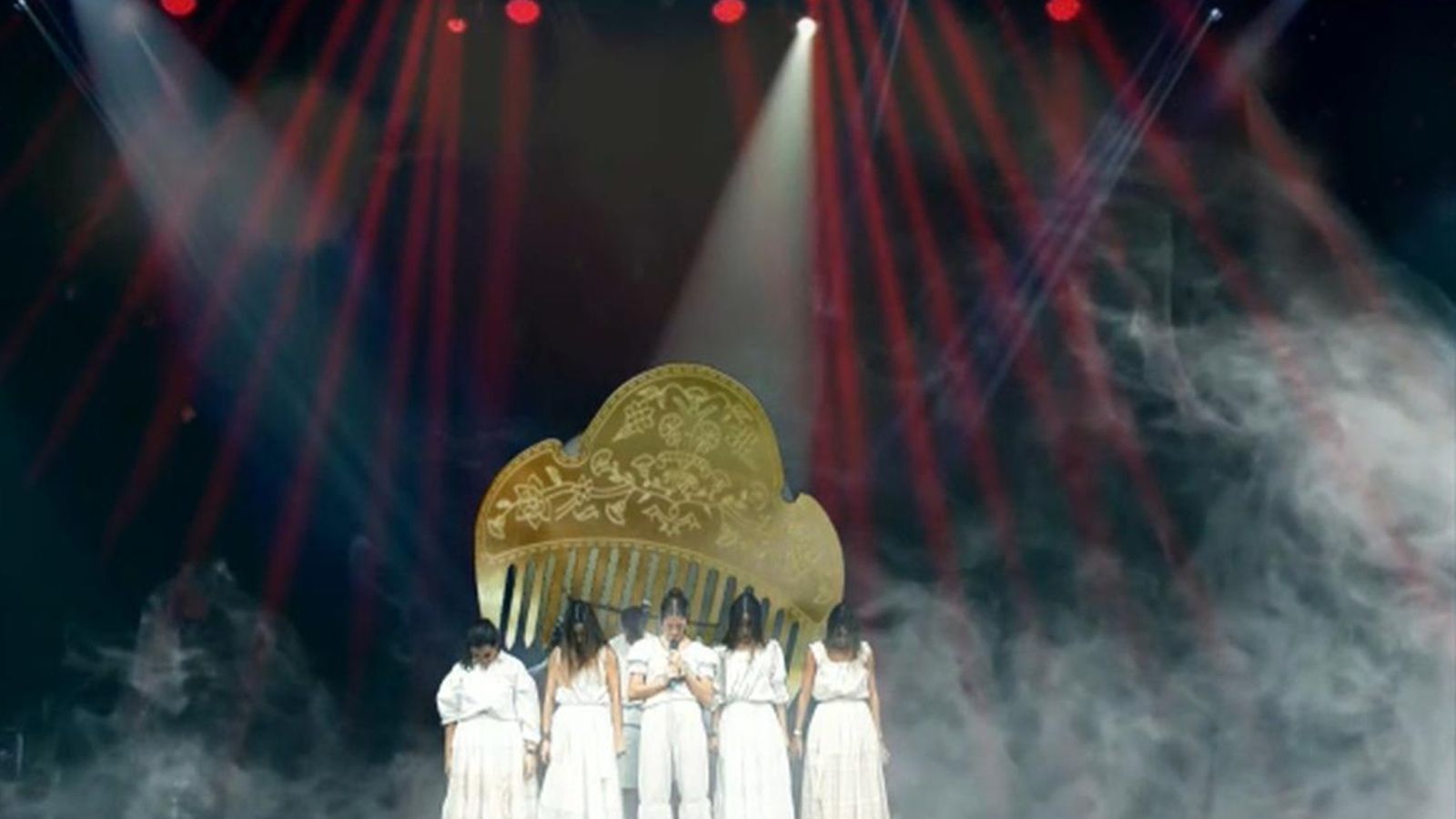 La versió fallera de la cançó de Rigoberta Bandini, en una imatge de l'espectacle