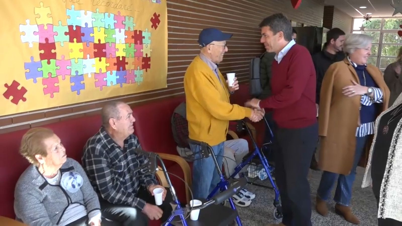 El president Mazón visita la residència per a majors La Molineta de Petrer