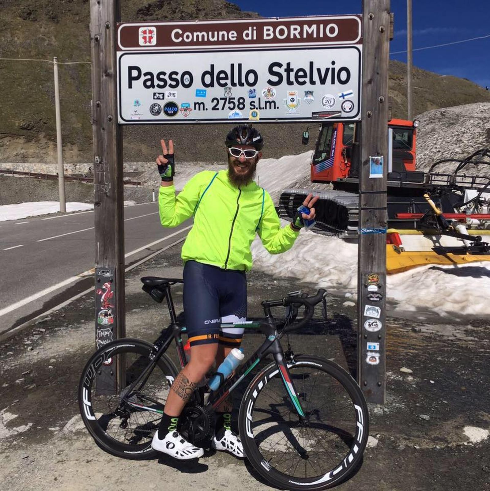 Adrián Flos practicant ciclisme