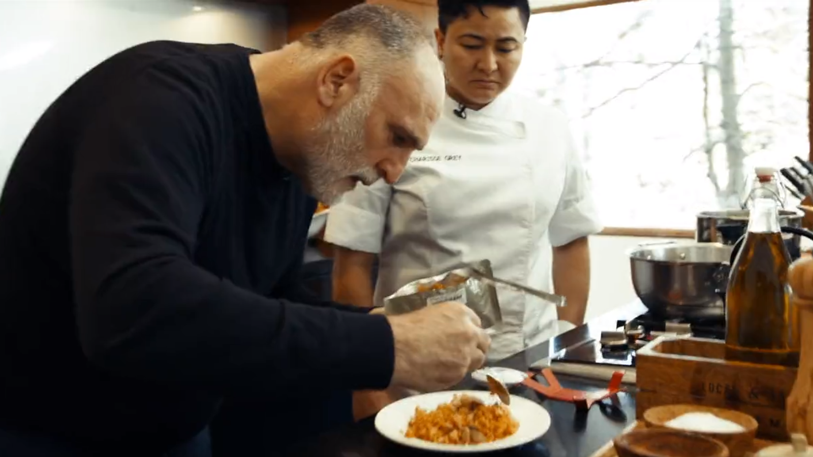 El xef José Andrés i el seu equip han preparat una paella apta per a ser enviada a l'espai i consumida a l'estació espacial internacional