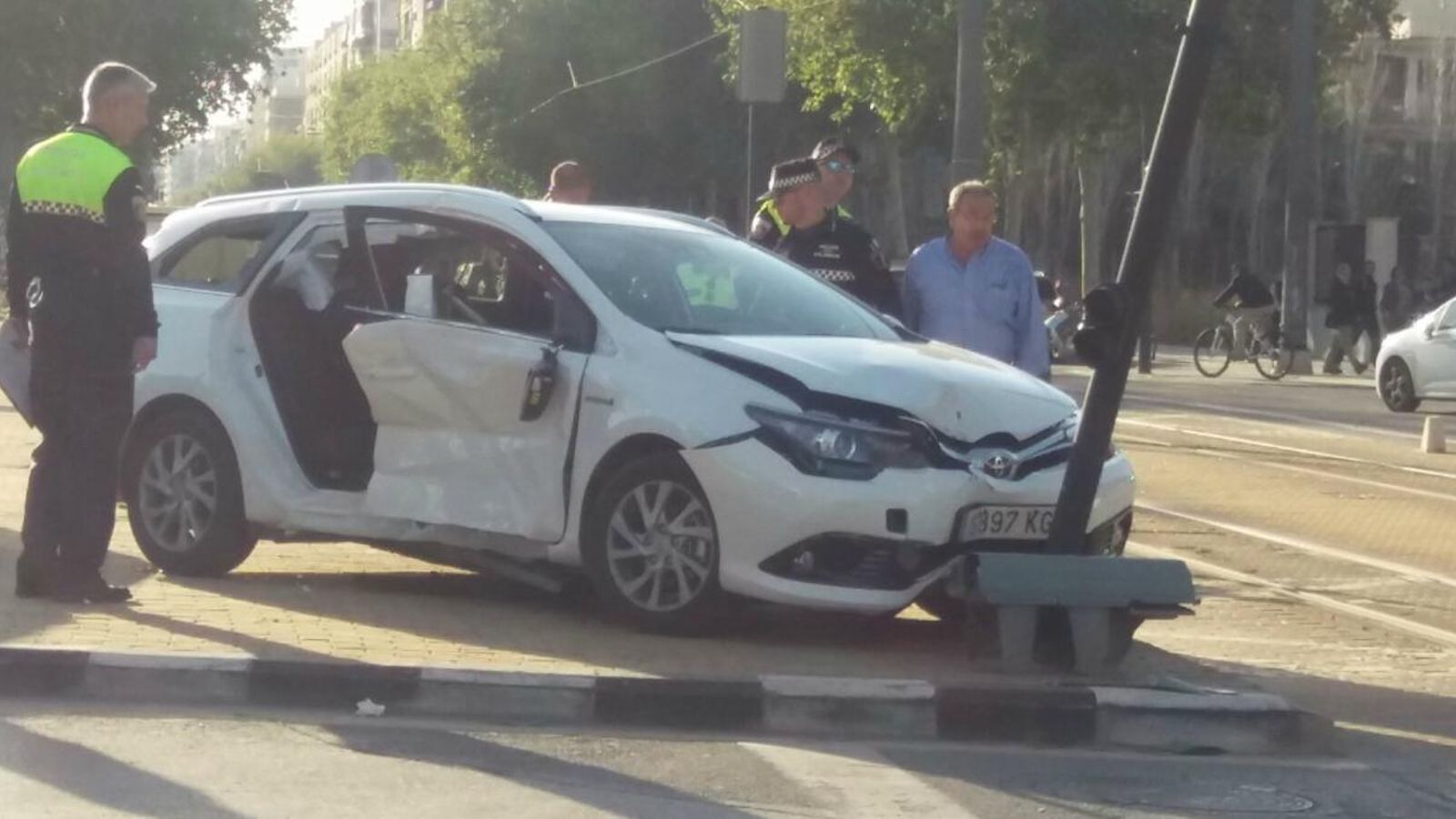 Un vehicle blanc ha causat l'accident