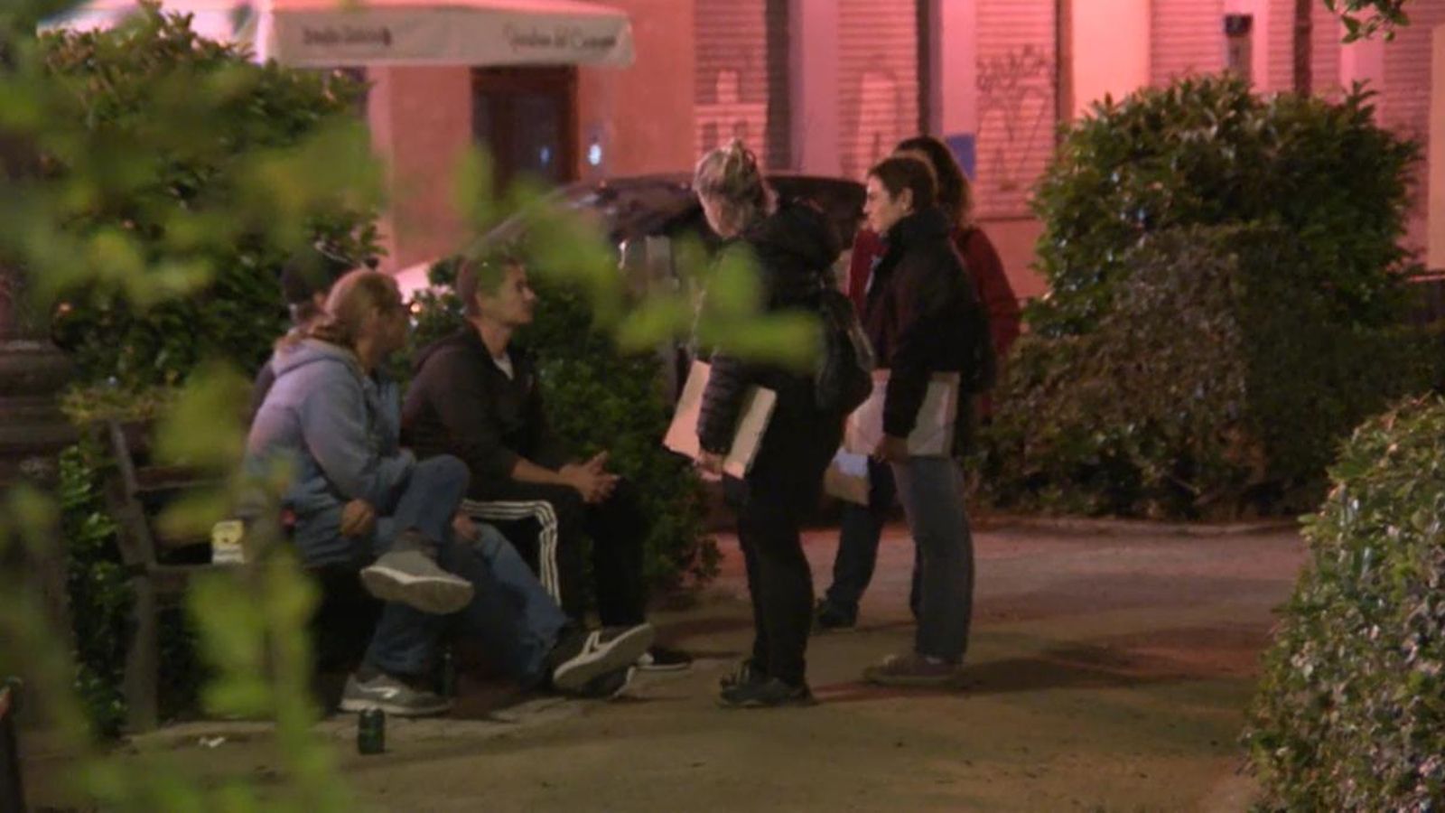 Voluntaris fan un cens de les persones sense sostre a València