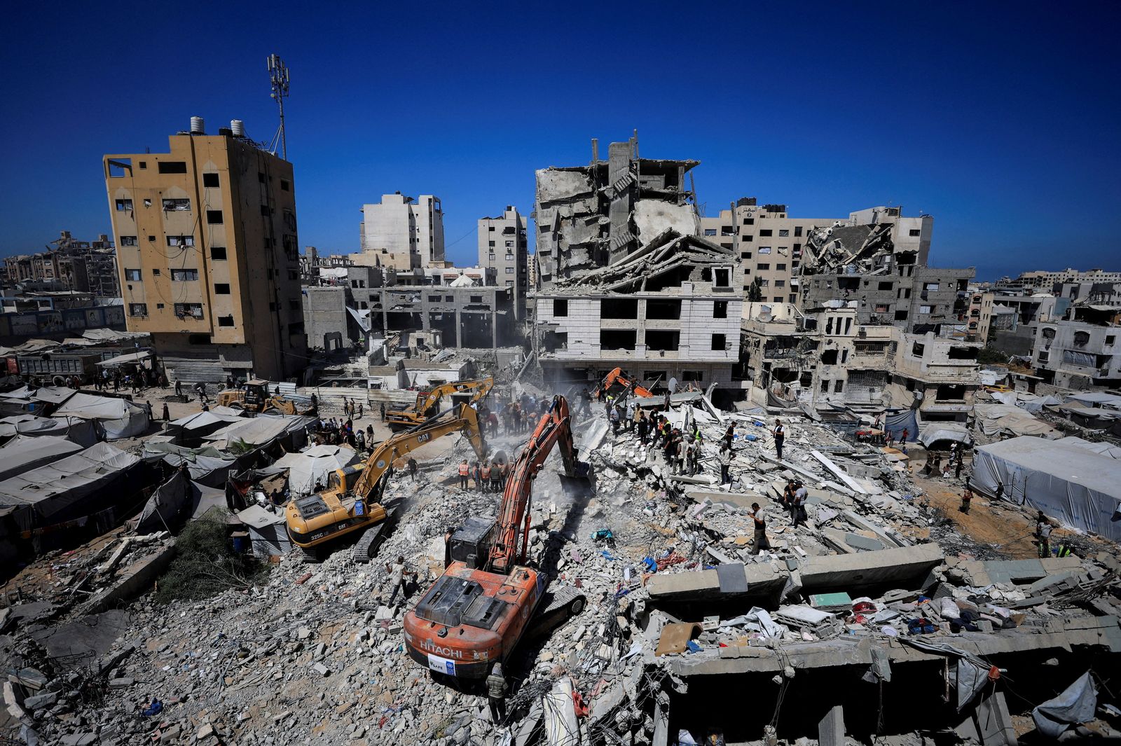 Un edifici residencial de sis plantes s'afona a Gaza després de ser atacat per l'exercit israelià