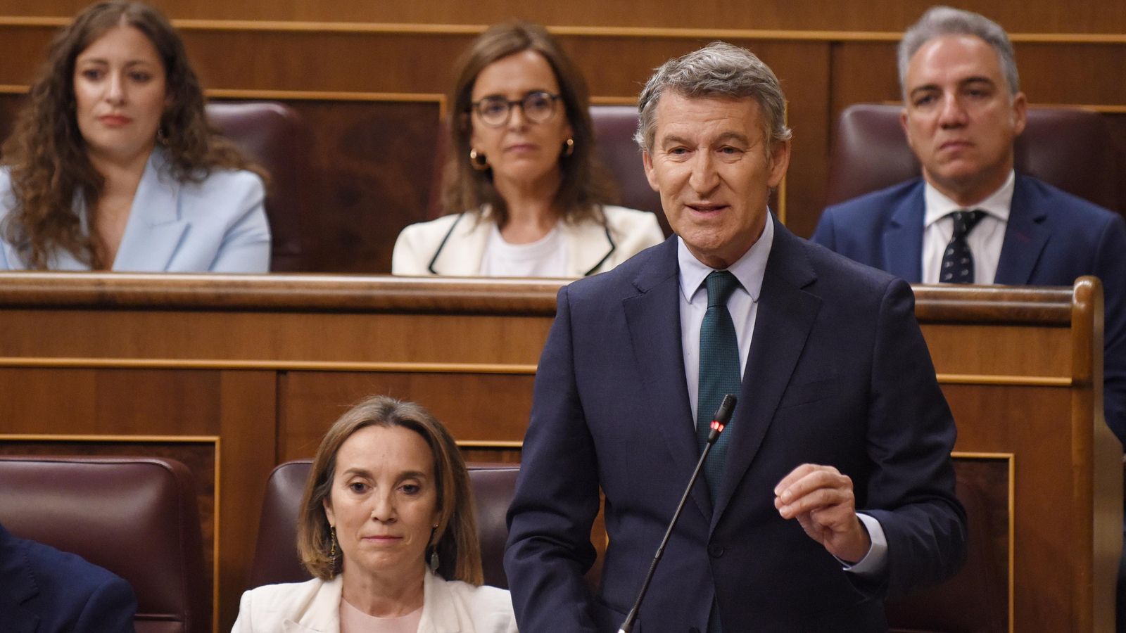 El líder del PP, Alberto Núñez Feijóo, ha denunciat este dimecres "corrupció generalitzada" dins del govern de Pedro Sánchez