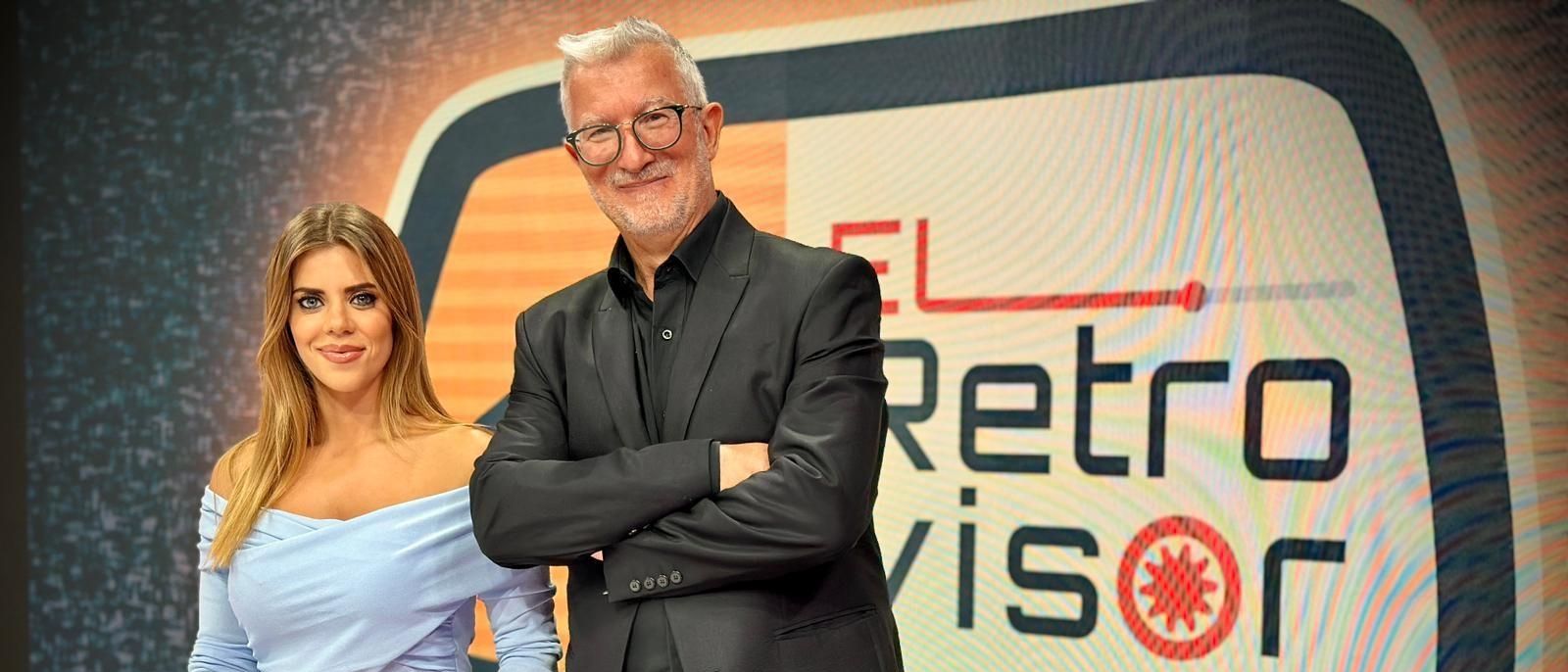 'El retrovisor', el gran talk show que presenten Anaïs Ordóñez i Josep Ramon LLuch, s'estrenarà el dissabte 8 de novembre a les 21:45 hores