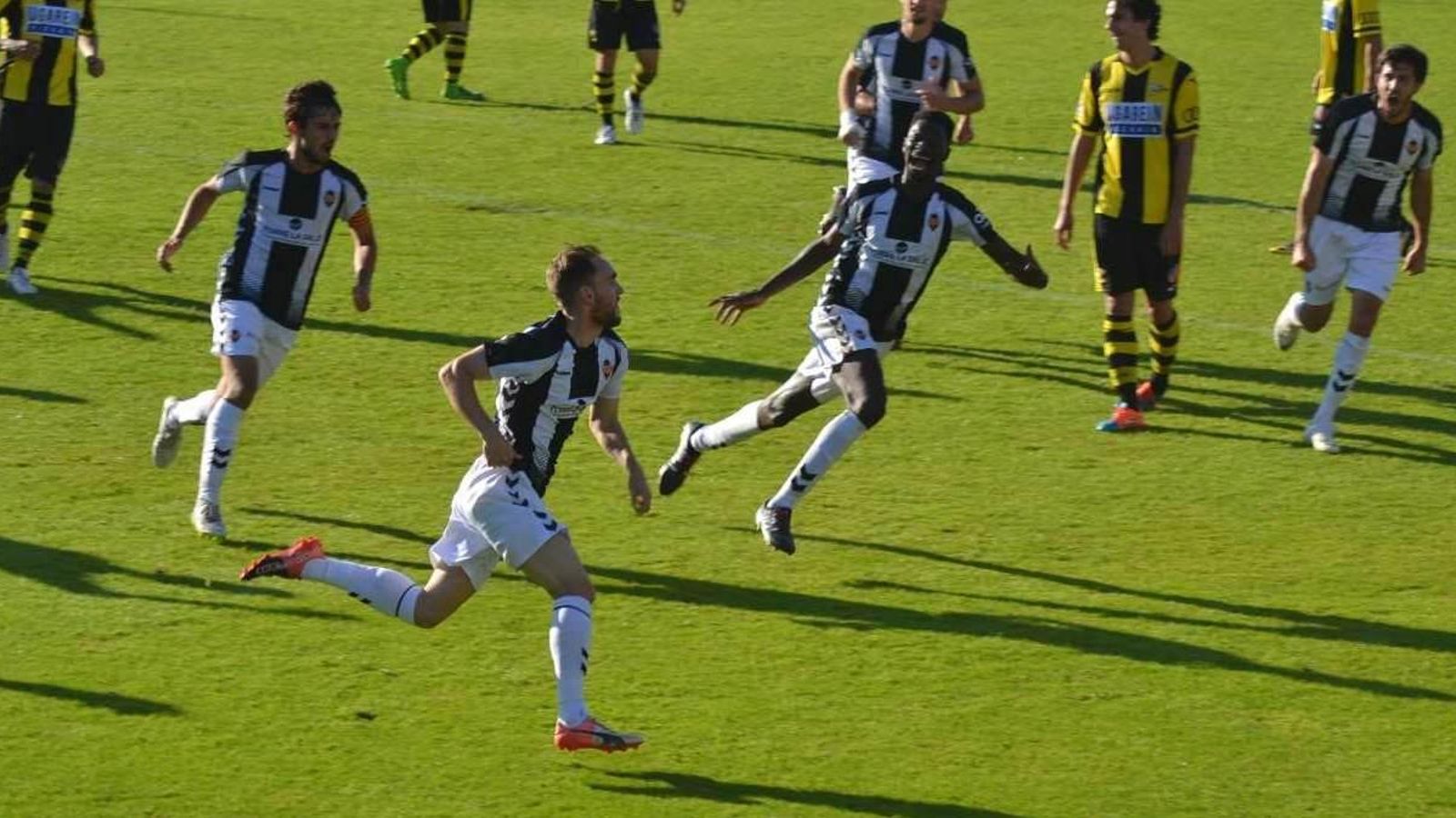 L'alegria de Cristian després de marcar el gol de l'empat per al CE Castelló