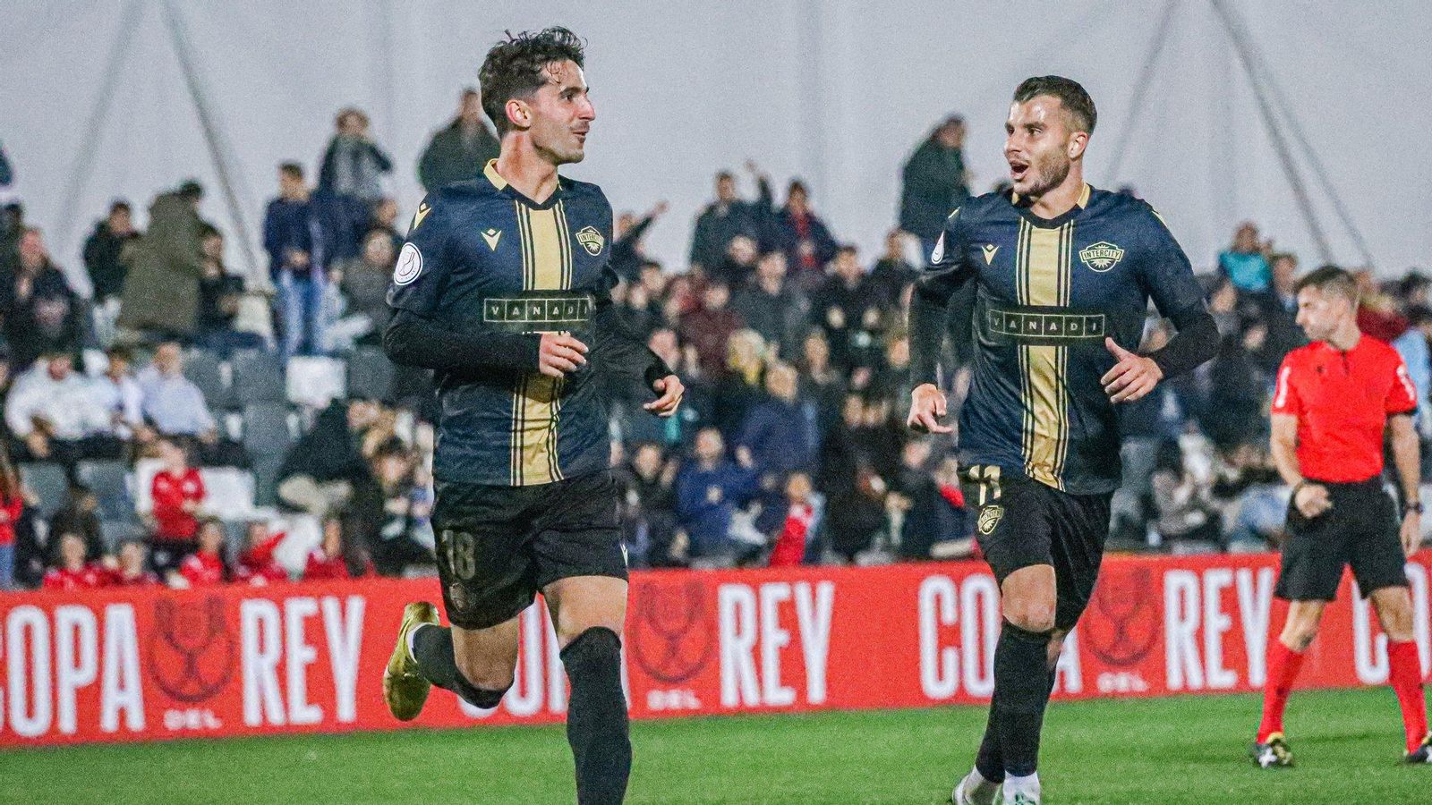 Els jugadors de l'intercity celebren un dels gols