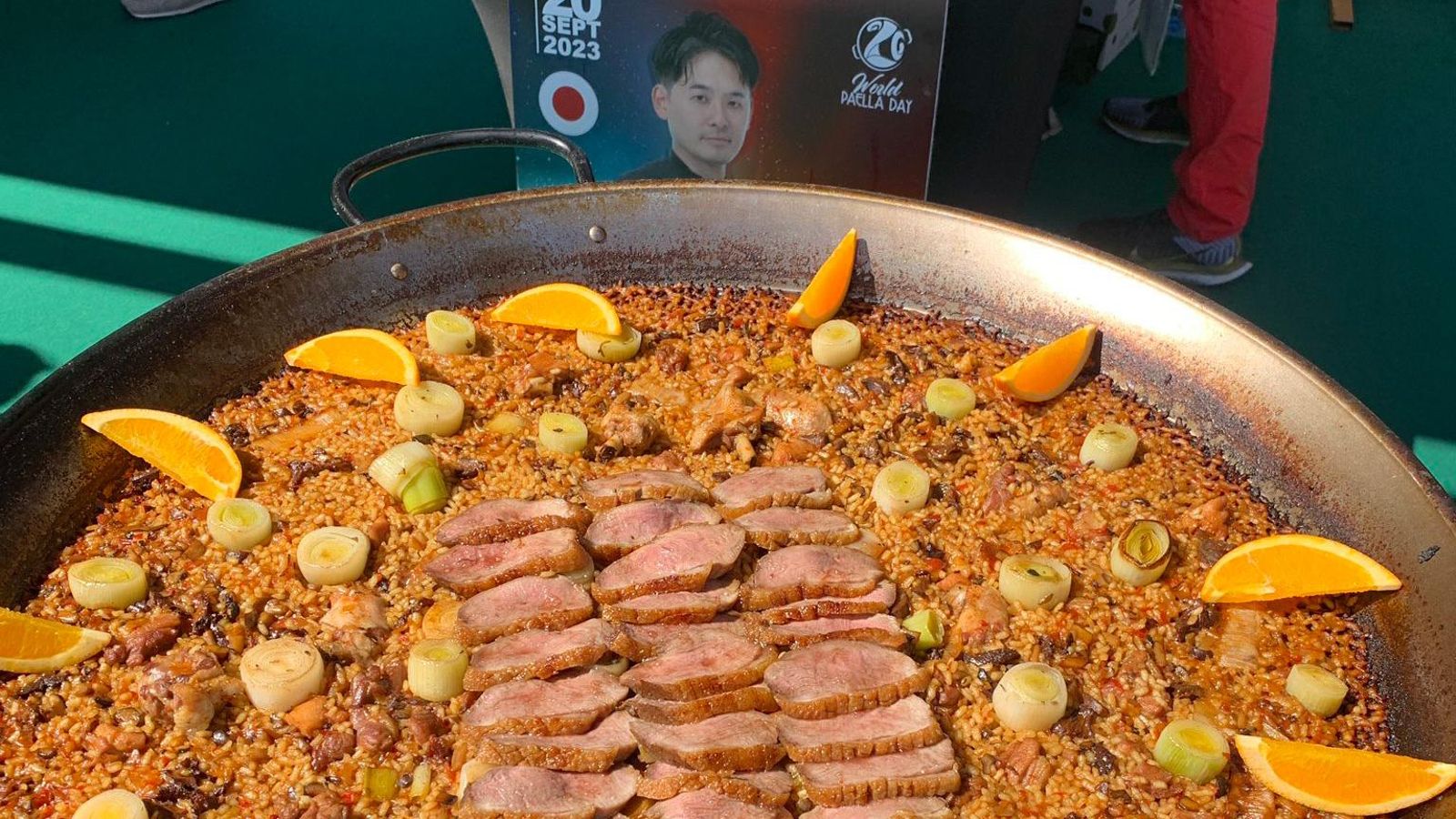 La paella que ha cuinat el japonés Kohei Hatashita, amb ànec, porro i taronja, que ha guanyat el concurs