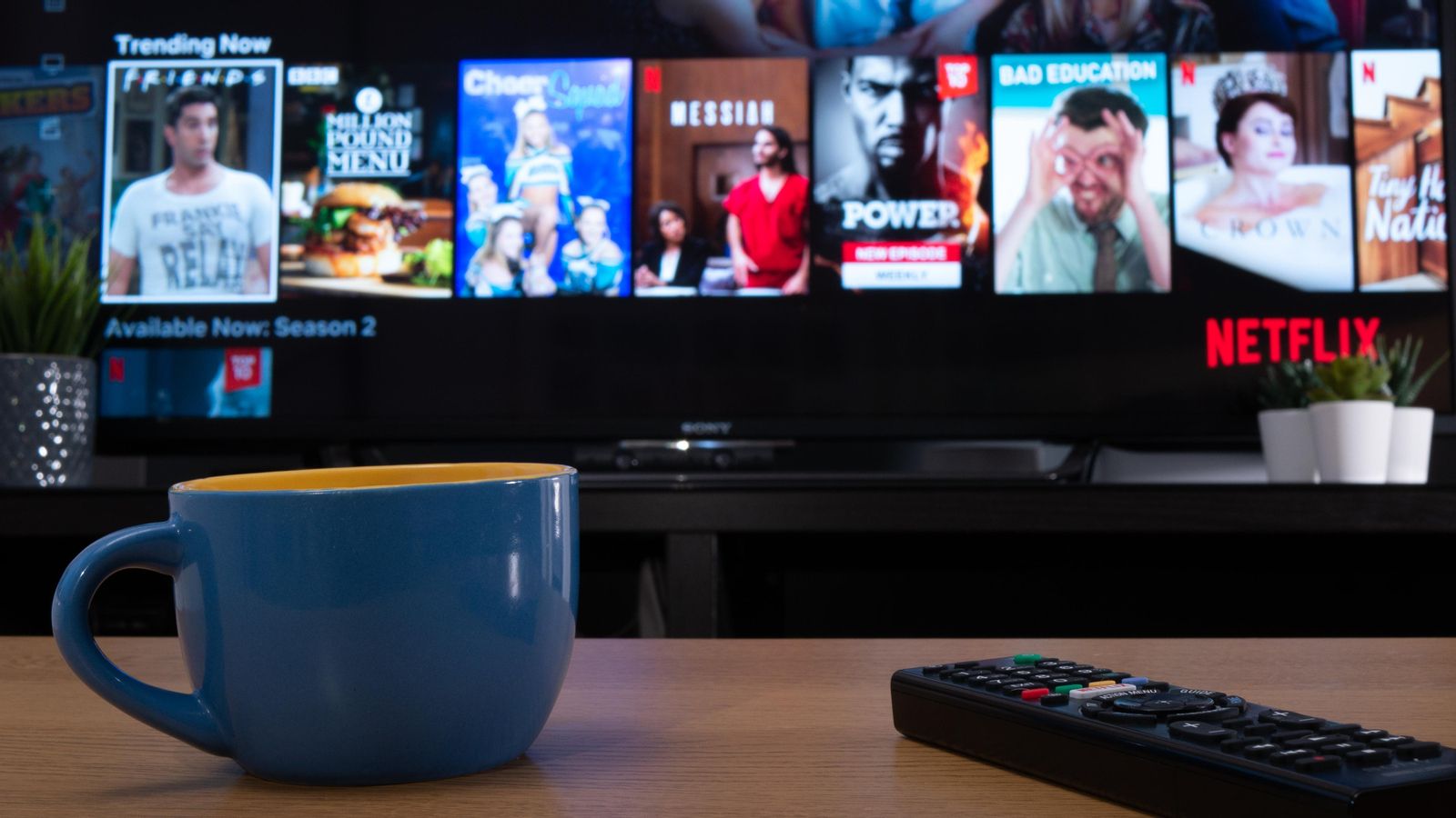 Des d'aquest dimecres, els comptes compartits en diverses llars de Netflix hauran de pagar un extra