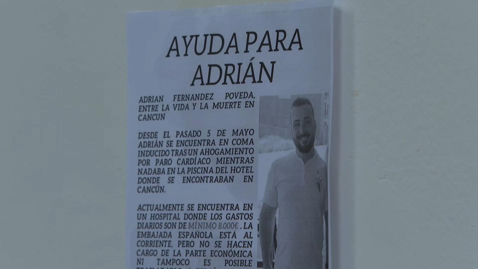 Un dels cartells penjats en un establiment d'Alzira que col·labora en la campanya de recaptació de fons per al tractament sanitari