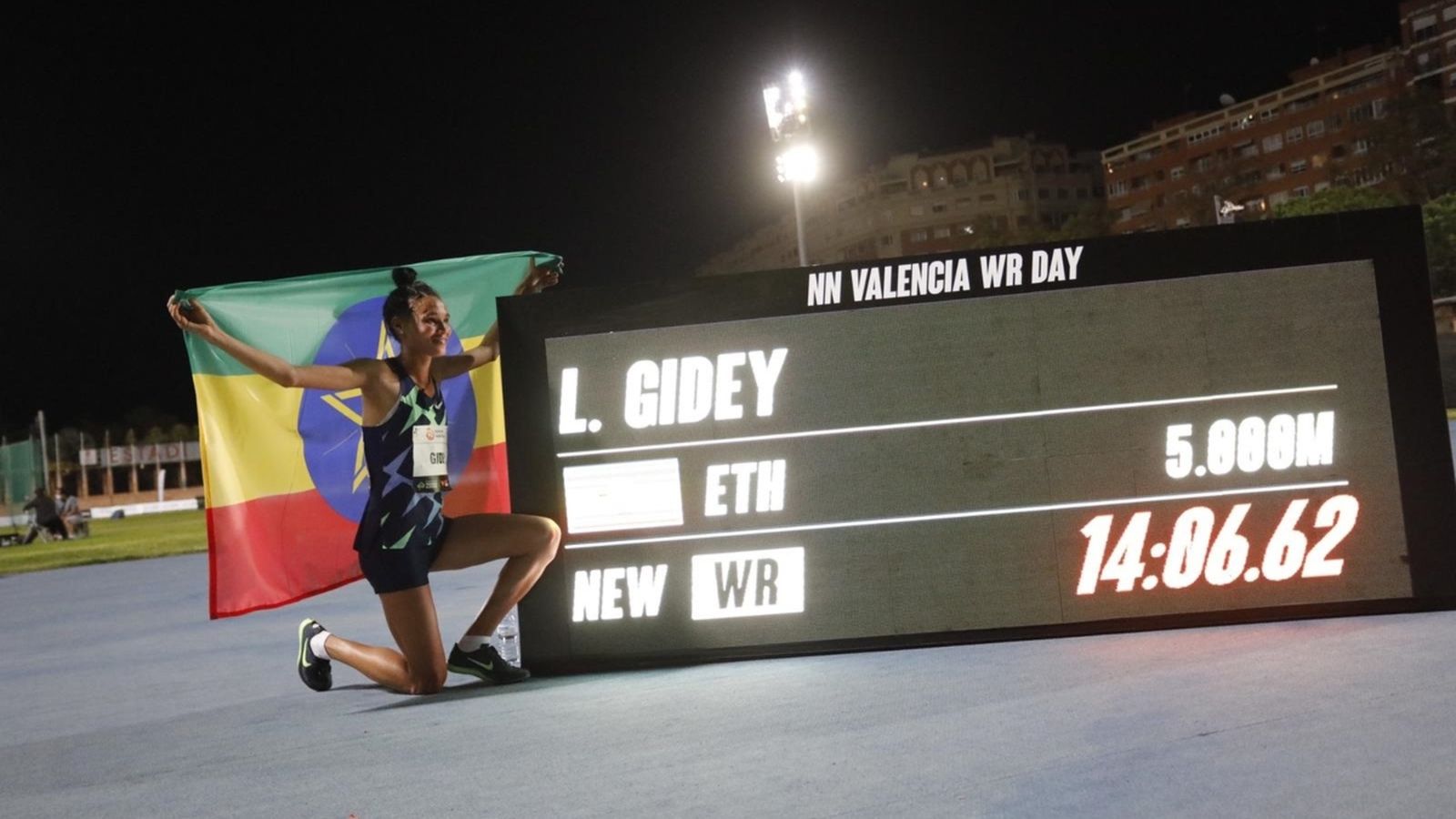 L'atleta celebrant el triomf