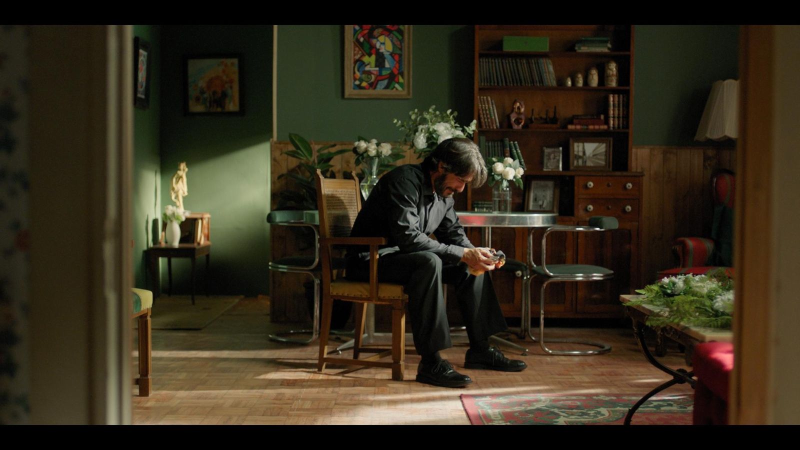 Ramón (Alejandro Tous) afonat després de la mort de Clara