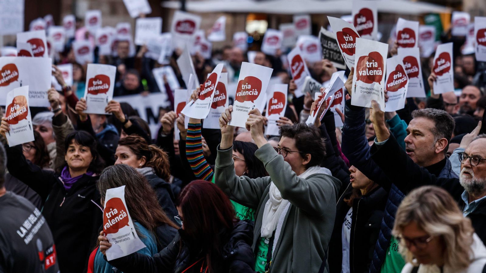 Un moment de la protesta per a exigir la paralització de la consulta de la llengua base del dissabte passat a València