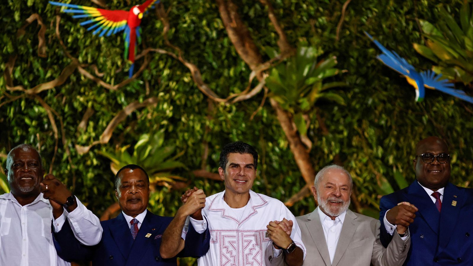 El mandatari brasiler Luiz Inácio Lula da Silva, acompanyat d'altres líders polítics en la Cimera Amazònica de Belém GLOBAL-ENVIRONMENT/AMAZON