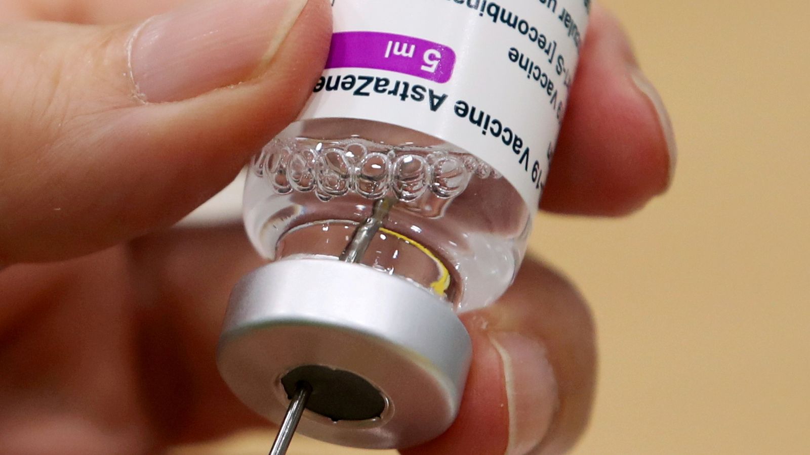 Vial de la vacuna d'AstraZeneca contra la Covid-19