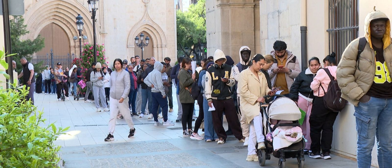Cua de migrants a Castelló de la Plana