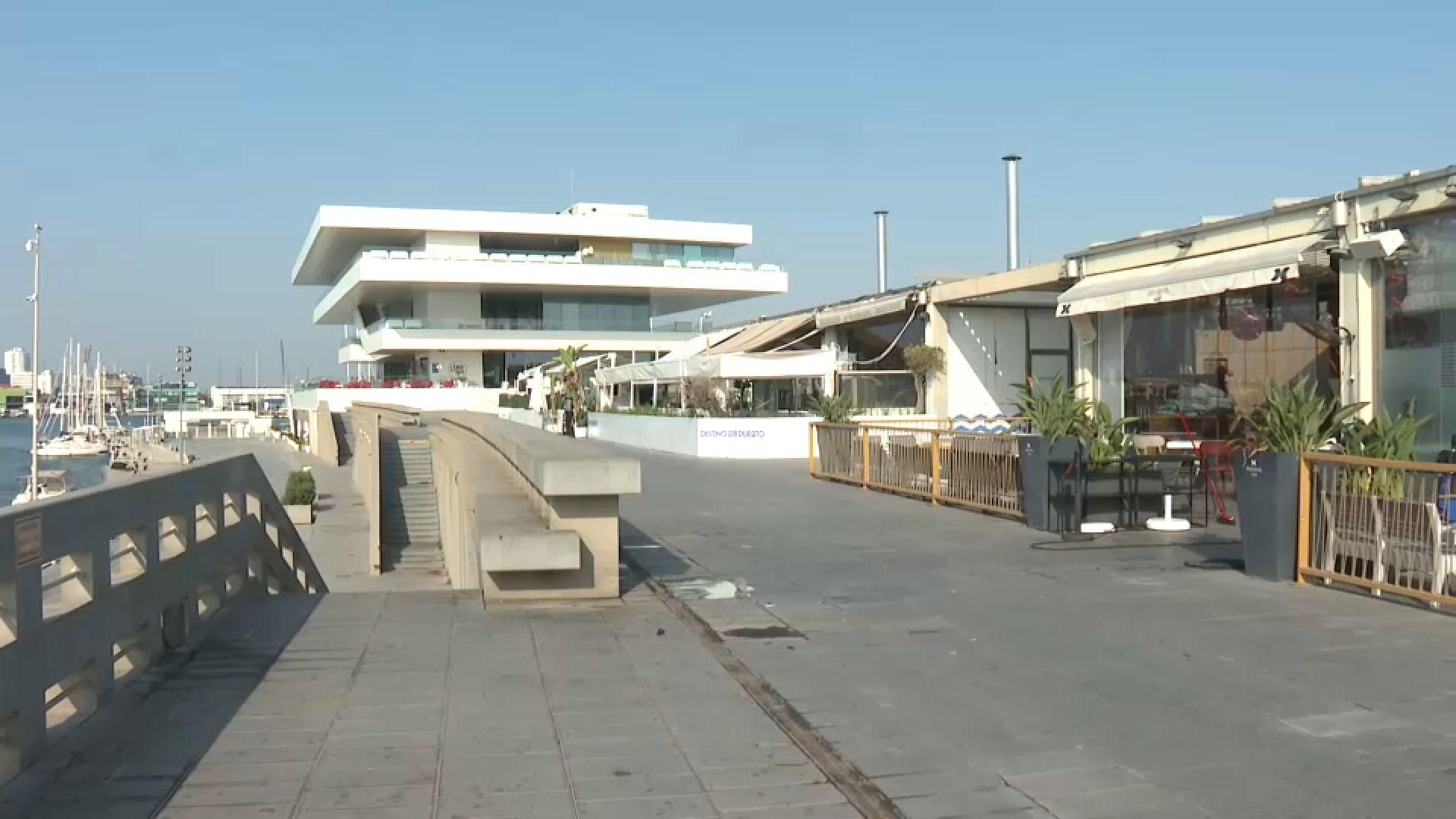 La zona d'oci de la Marina de València, on la policia va trobar el jove ferit i inconscient després d'haver rebut suposadament una pallissa
