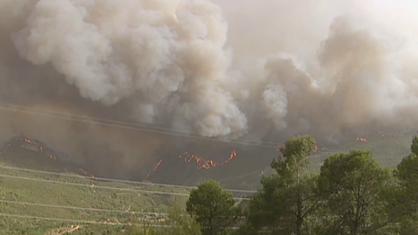 Un dels dos incendis simultanis, originat a Cortes de Pallars, el juny de 2012