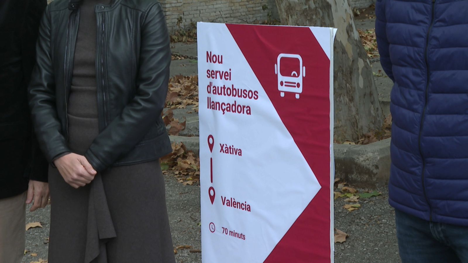 Cartell promocional del nou servei d'autobusos llançadora