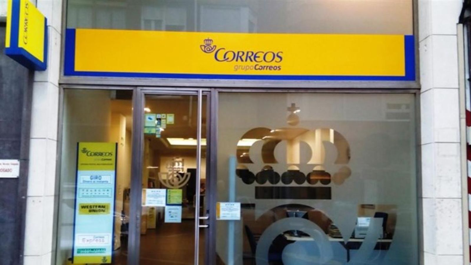 Correus amplia els horaris de les oficines per a agilitzar el vot per correu