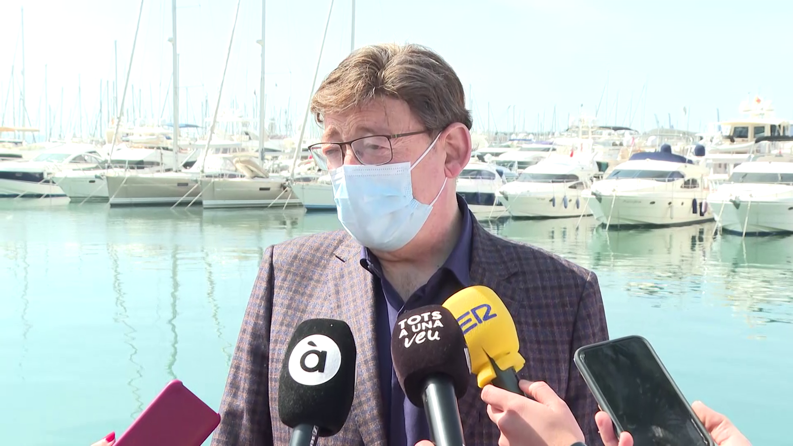 El president de la Generalitat, Ximo Puig, al port d'Alacant