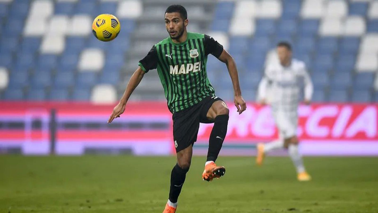 El lateral Toljan